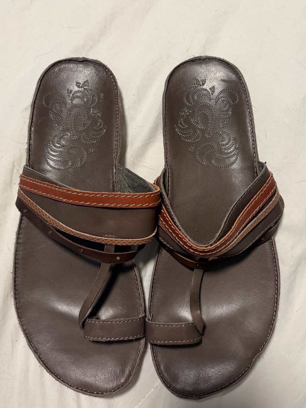 OluKai Pahili Women’s Leather Slip-On Sandals Size 8
